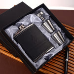 ชุดกระติกน้ำสแตนเลสแบบพกพาพร้อมกรวยแก้วไวน์ สไตล์: ขนาด 8OZ New Jack แพทช์แกนกลาง, ขนาด 8OZ Old Jack แพทช์แกนกลาง, ขนาด 8OZ Old Man แพทช์แกนกลาง, ขนาด 8OZ ลายดอกไม้สีเหลืองแกนกลาง, ขนาด 7OZ Jack หนังสีดำสีเทา, ขนาด 7OZ Jack หนังสีเหลือง Old Man สีเทา