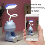 โคมไฟตั้งโต๊ะ LED พร้อมที่ใส่ปากกา FY6601 การ์ตูน 2 ชิ้น ป้องกันสายตา สำหรับหอพักนักเรียน สีชมพู, น้ำเงิน, เขียว