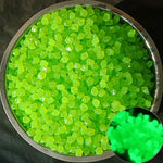 หินเรซิ่นเรืองแสงรูปสี่เหลี่ยมข้าวหลามตัดสำหรับสวนตู้ปลา สีผสม สีฟ้า สีฟ้าอมเขียว เขียว ขาว ม่วง เหลือง แดง
