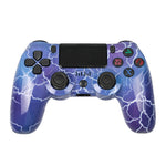 จอยเกมไร้สายบลูทูธ PS4 พร้อมแถบไฟและระบบสั่นคู่ สีขาว ดำ แดง น้ำเงิน เขียว ชมพู ตัวอักษร เส้น ไฟผี การ์ตูน ฮัลค์ โครงกระดูก เกียร์ สายฟ้า เปลวไฟ เมฆ ระเบิด ลายไม้ ดาวแดง