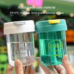 แก้วน้ำเด็กขนาดเล็ก 300ml ป้องกันการรั่วไหล แก้วพลาสติกพร้อมหลอดสำหรับนักเรียน พกพาสะดวก