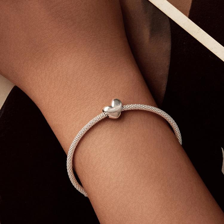 ลูกปัดสร้อยข้อมือรูปหัวใจเงางามเงินสเตอร์ลิง S925